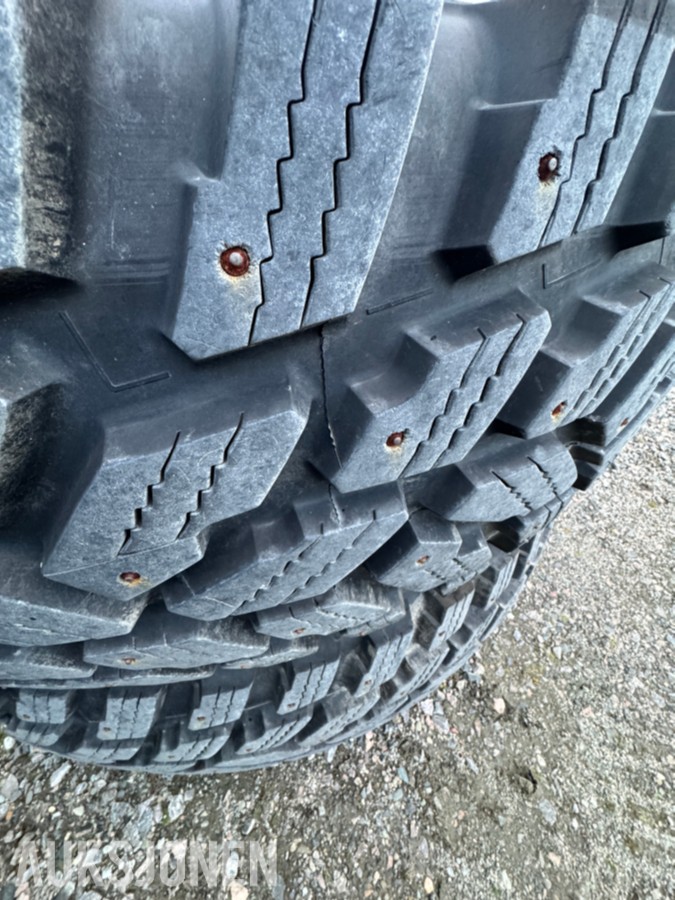 2019 Nokian Hakkapelitta TRI industridekksett med pigg 440/80R28 og 540/80R38