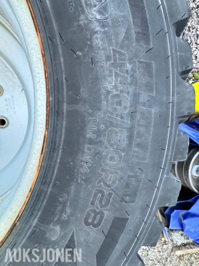 2019 Nokian Hakkapelitta TRI industridekksett med pigg 440/80R28 og 540/80R38