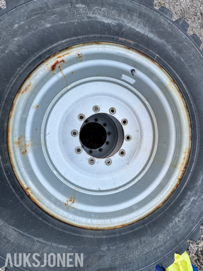 2019 Nokian Hakkapelitta TRI industridekksett med pigg 440/80R28 og 540/80R38
