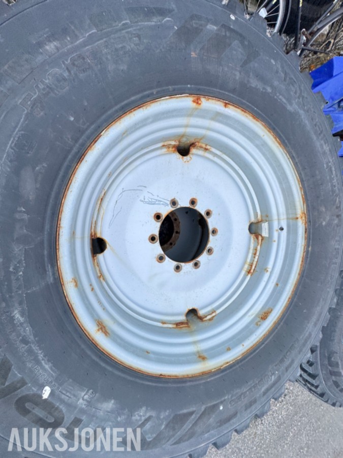 2019 Nokian Hakkapelitta TRI industridekksett med pigg 440/80R28 og 540/80R38