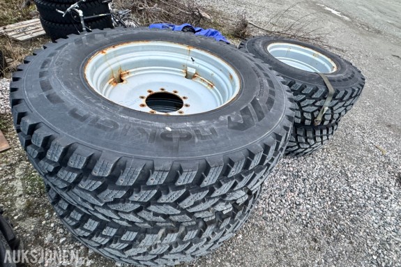 2019 Nokian Hakkapelitta TRI industridekksett med pigg 440/80R28 og 540/80R38