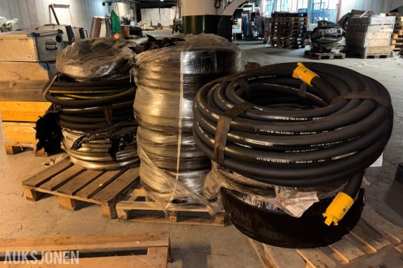 Parti med ca. 8 stk. blåseslanger for sand-/blåseutstyr. Polyhose PH624 Shot Blasting 12bar, Norspray AS 12bar, Airblast Premier Blast Hose 12bar