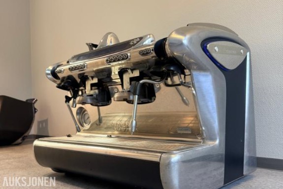 2010 FAEMA EMBLEMA A2 - profesjonell 2-gruppers espressomaskin