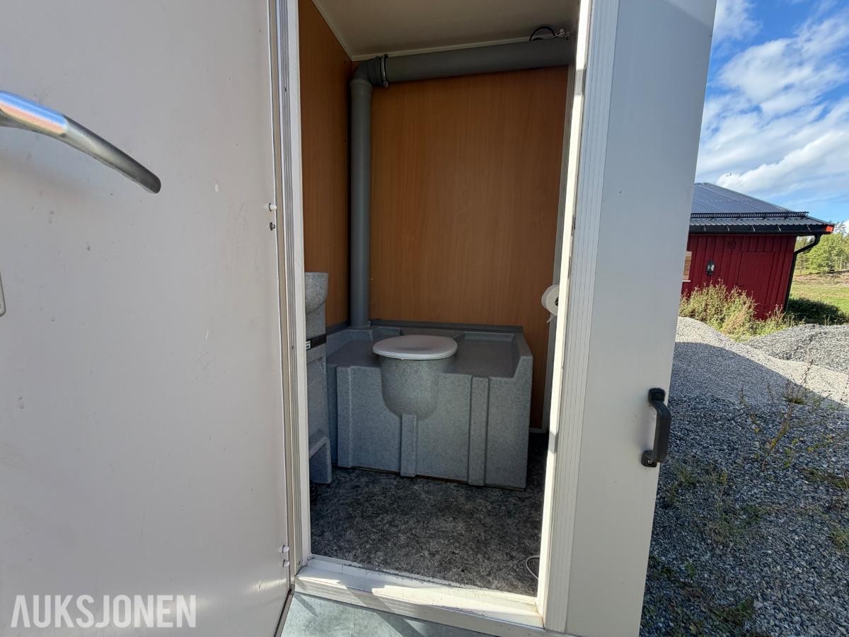 2013  Vezeko mannskapsvogn  med toalett og oppholdsrom