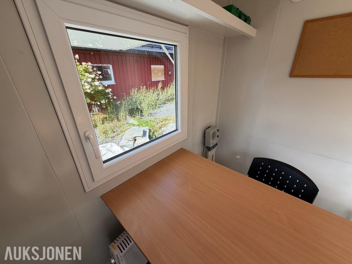 2013  Vezeko mannskapsvogn  med toalett og oppholdsrom