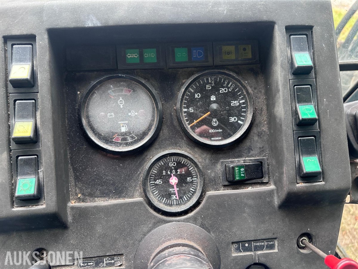 1996 Valmet 365 S traktor med Quicke 620 frontlaster.