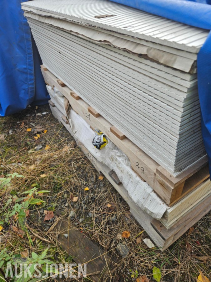 102 stk. EQUITONE Linea gjennomfargede fibersementplater, 10 mm tykkelse.