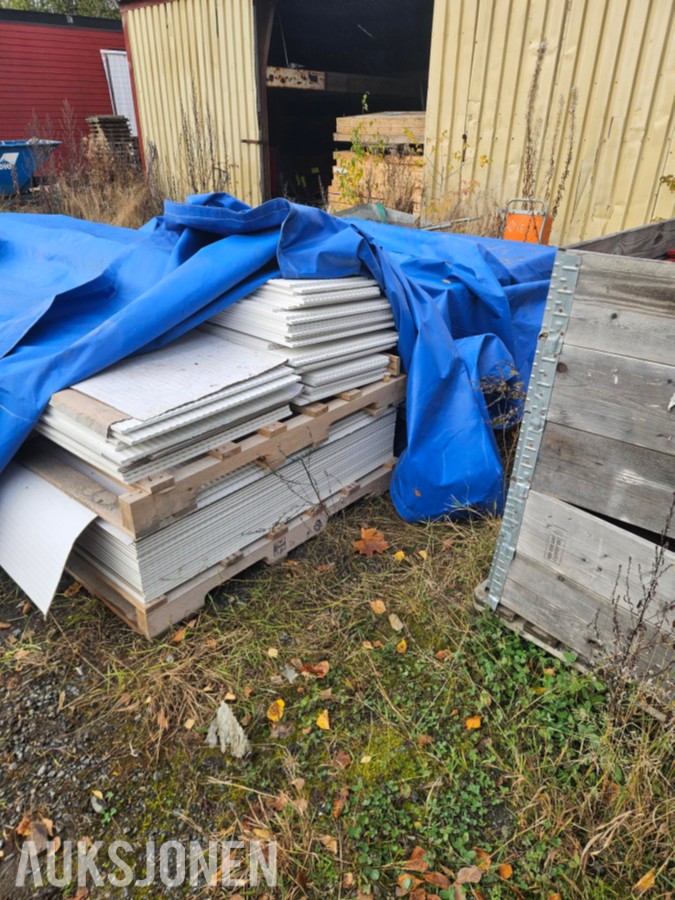 102 stk. EQUITONE Linea gjennomfargede fibersementplater, 10 mm tykkelse.