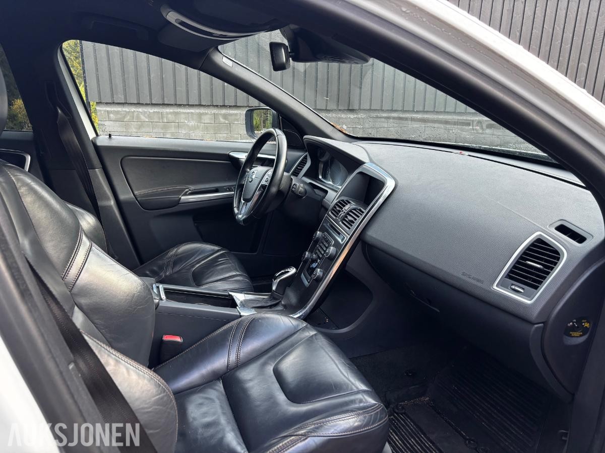 2014 Volvo XC 60 D4 163hk AWD Automat Reparasjonsobjekt